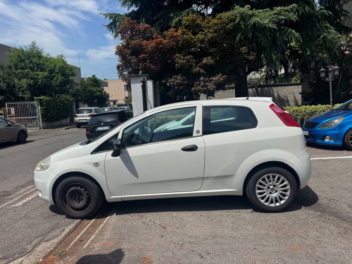 Fiat Grande Punto 1.3 MJT 75 CV 3 porte S&S Actual (7)