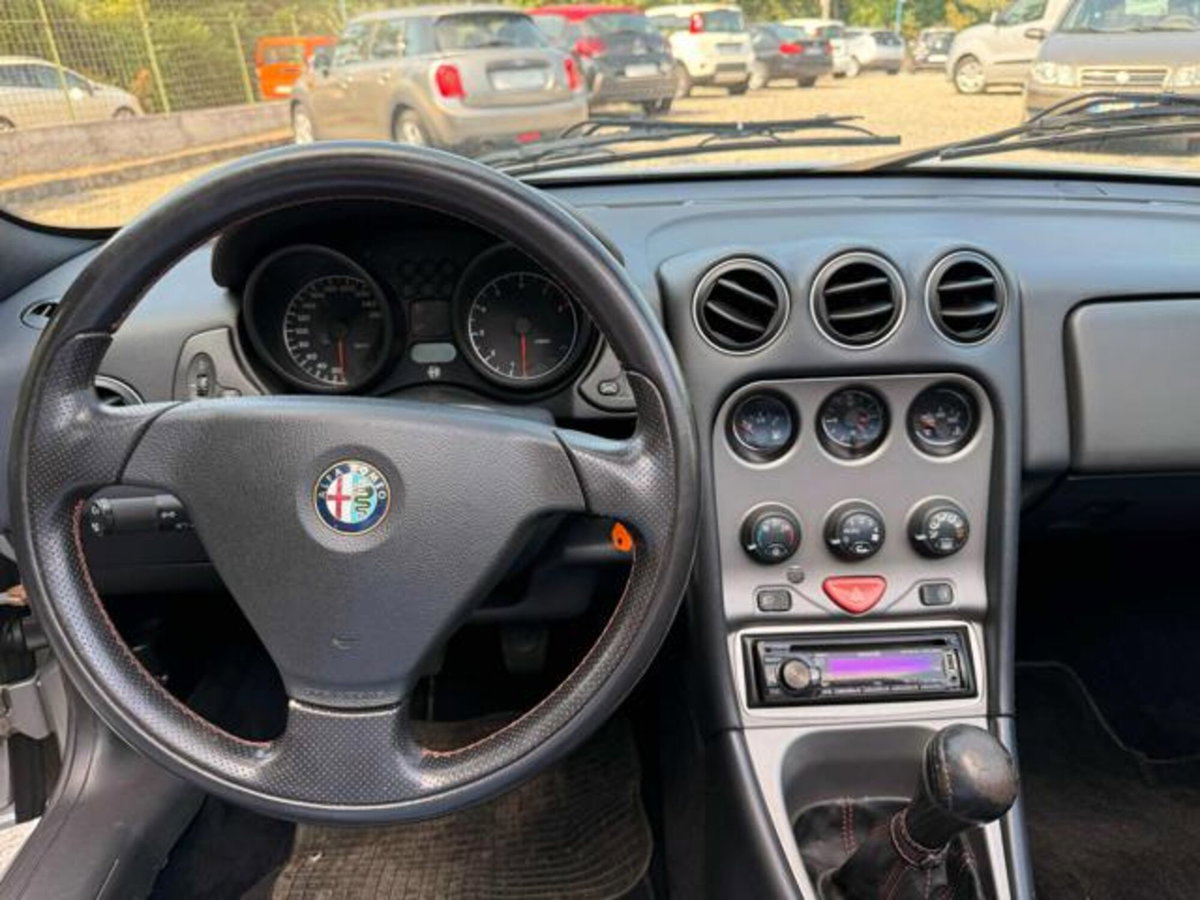Alfa Romeo Spider 2.0i 16V Twin Spark cat Lux (5)