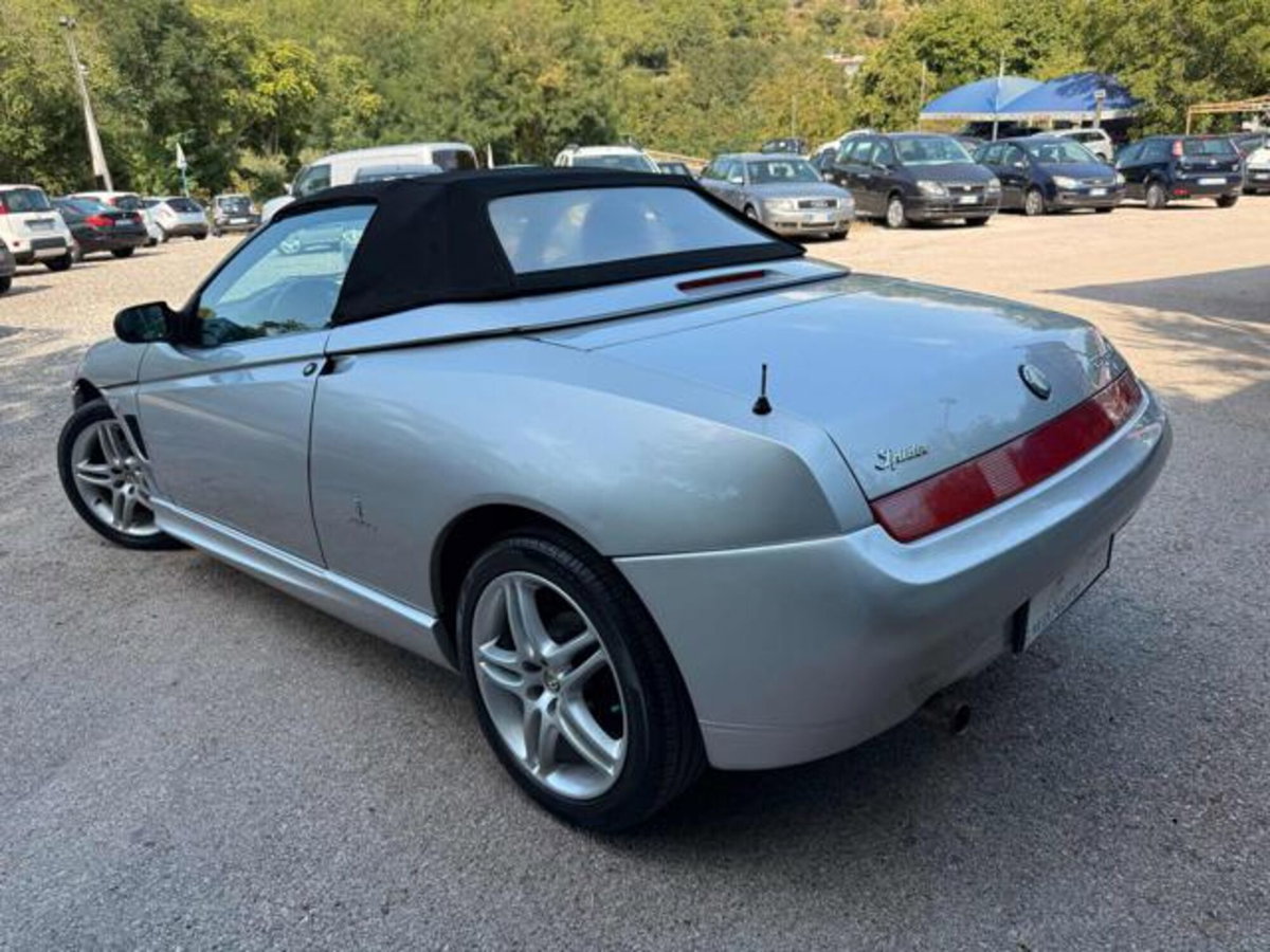 Alfa Romeo Spider 2.0i 16V Twin Spark cat Lux (8)