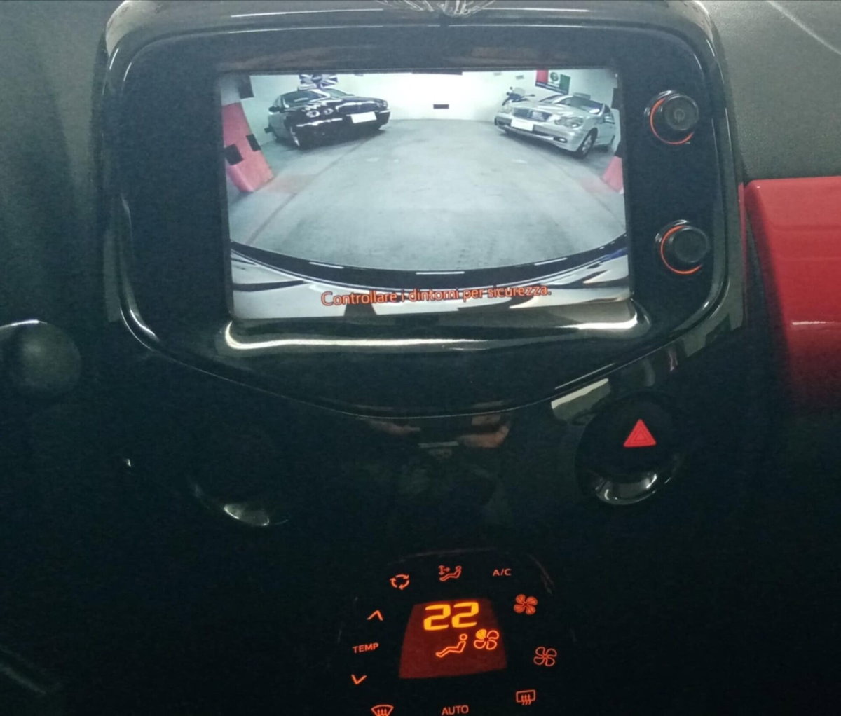 Toyota Aygo 1.0 VVT-i 69 CV 5 porte x-cite TSS (12)