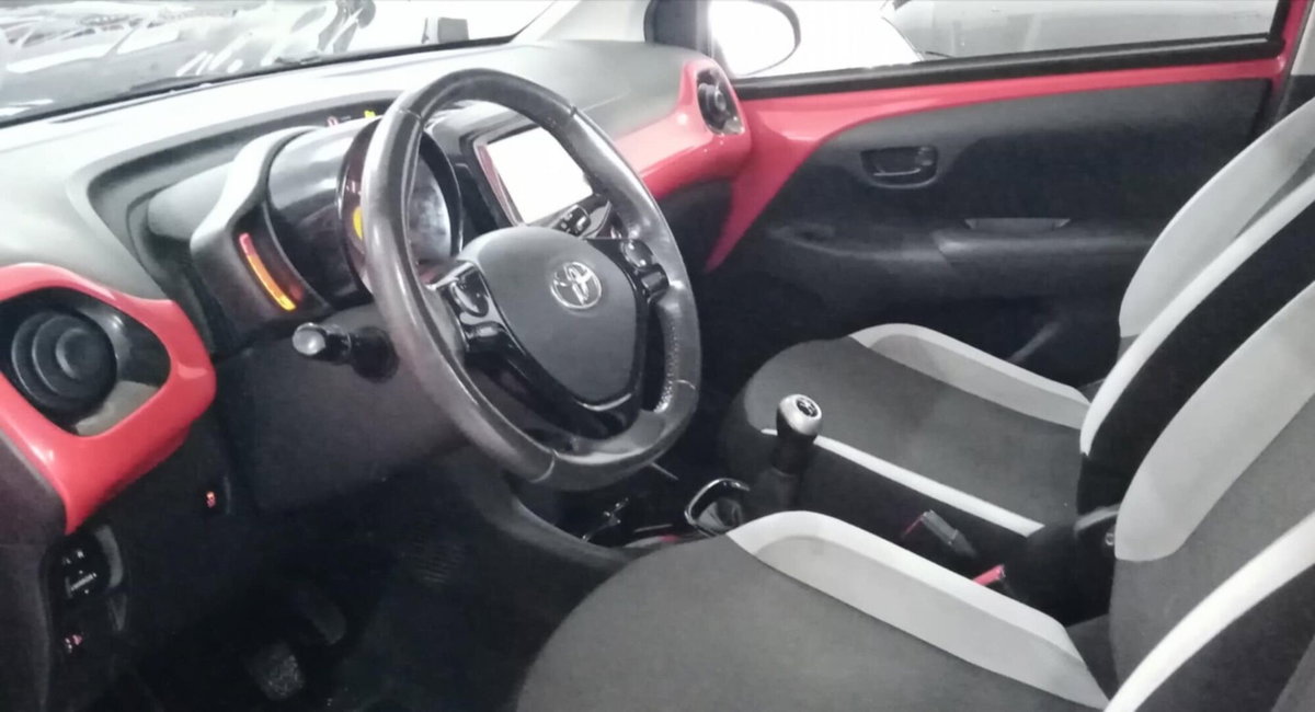 Toyota Aygo 1.0 VVT-i 69 CV 5 porte x-cite TSS (14)
