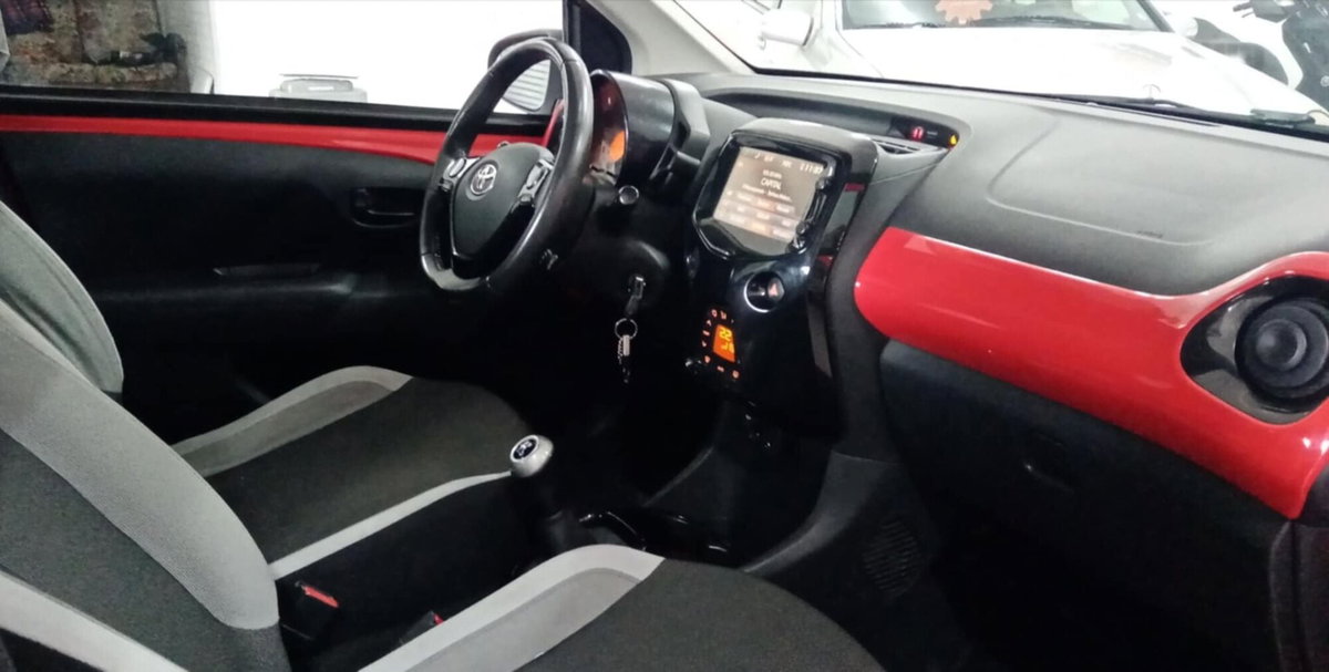 Toyota Aygo 1.0 VVT-i 69 CV 5 porte x-cite TSS (15)