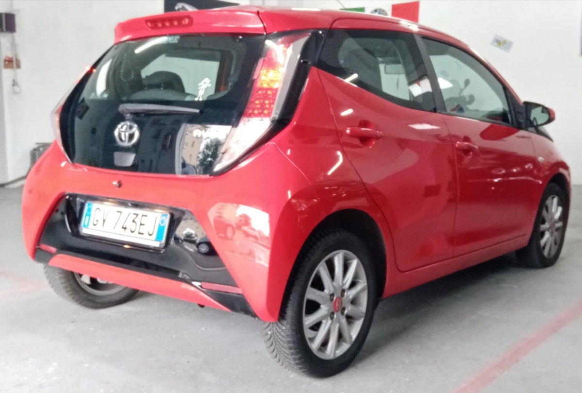 Toyota Aygo 1.0 VVT-i 69 CV 5 porte x-cite TSS (2)