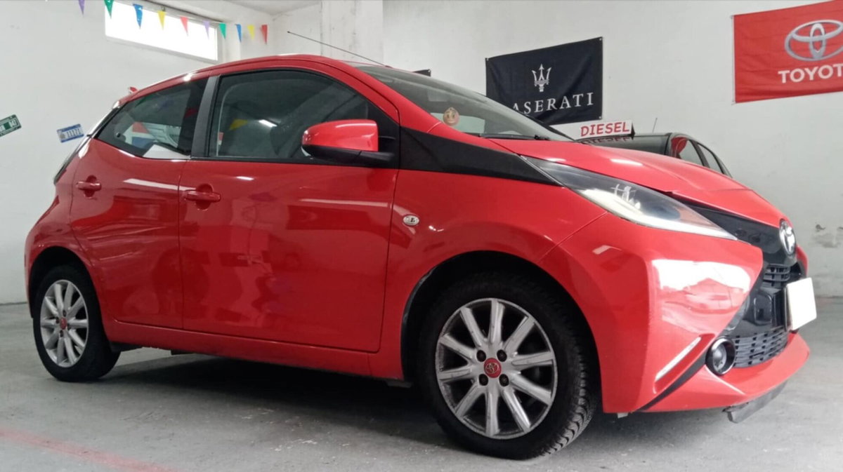 Toyota Aygo 1.0 VVT-i 69 CV 5 porte x-cite TSS (3)