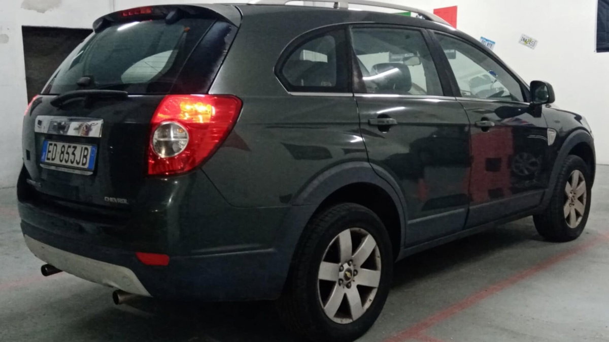 Chevrolet Captiva 2.0 VCDi LTZ (2)