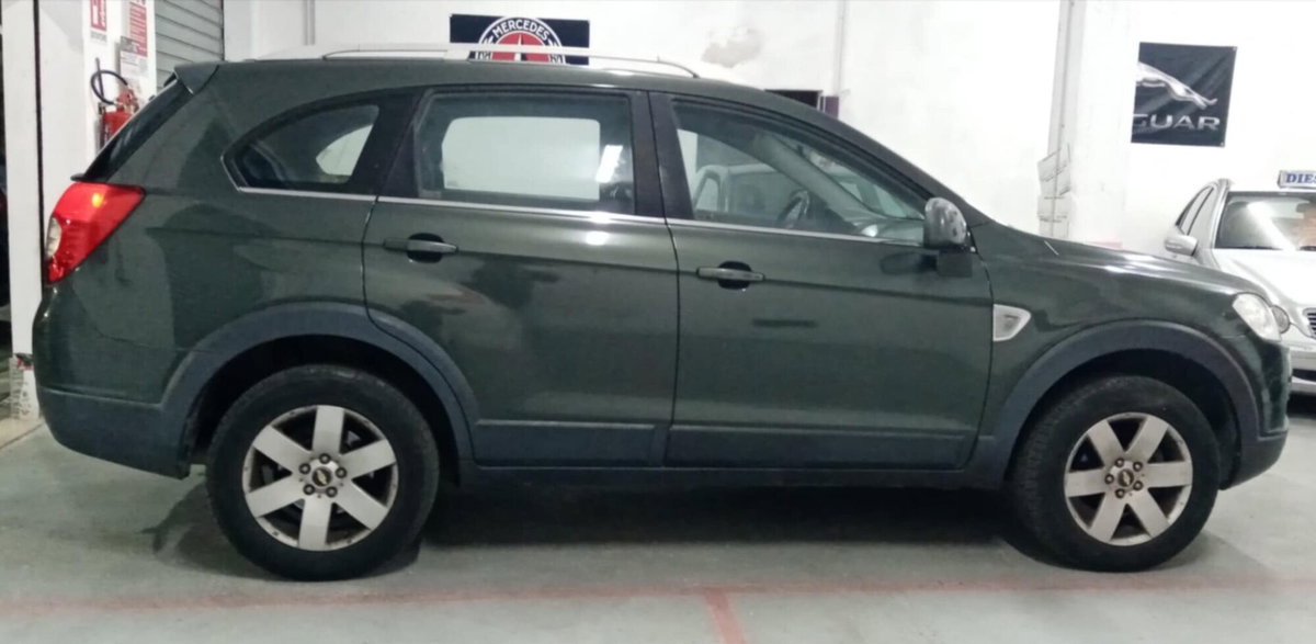 Chevrolet Captiva 2.0 VCDi LTZ (8)