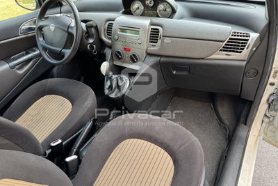 Lancia Ypsilon 1.2 Argento (11)