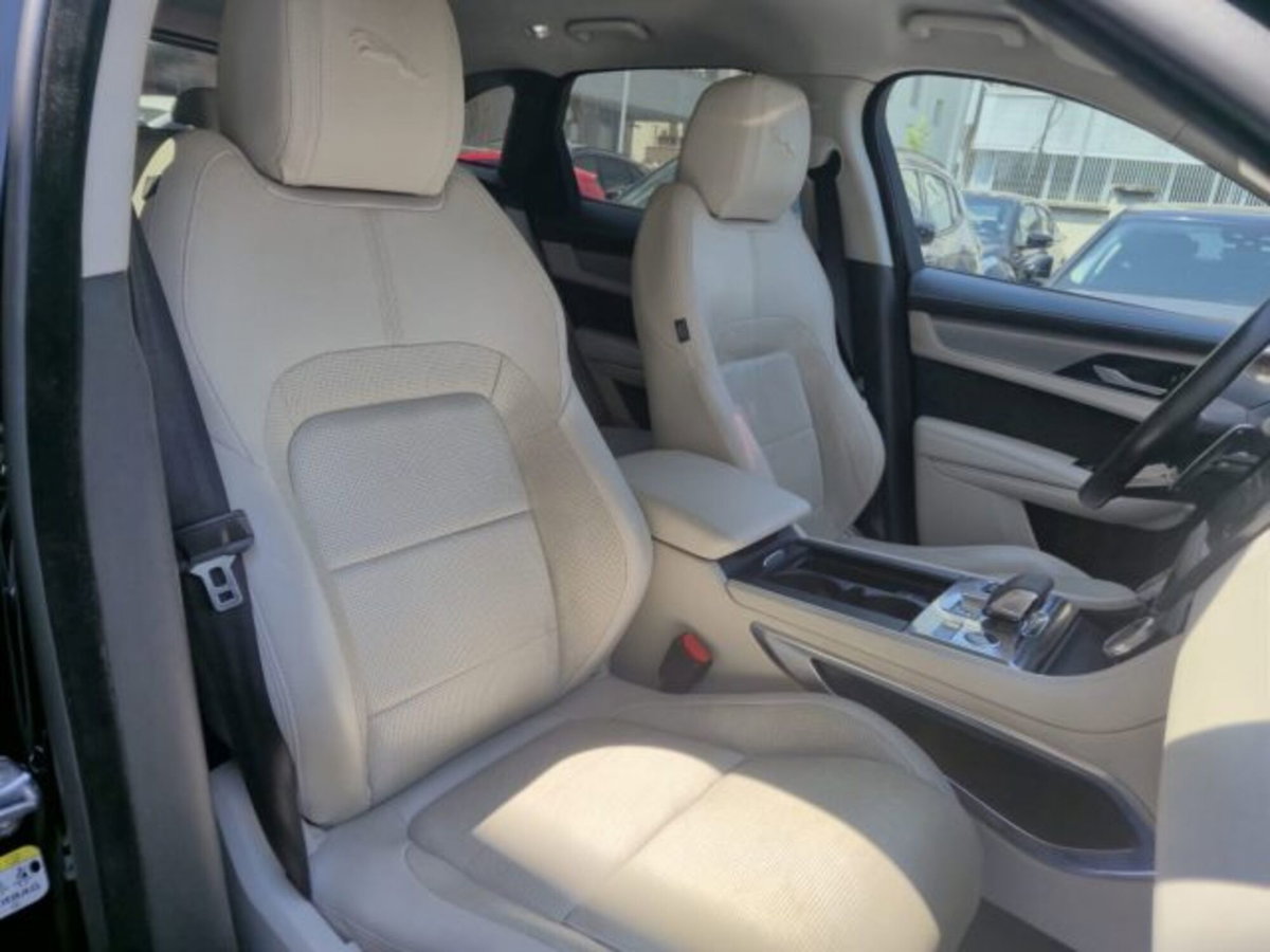 Jaguar F-Pace 2.0 D 204 CV AWD aut. R-Dynamic SE Greenstone (11)