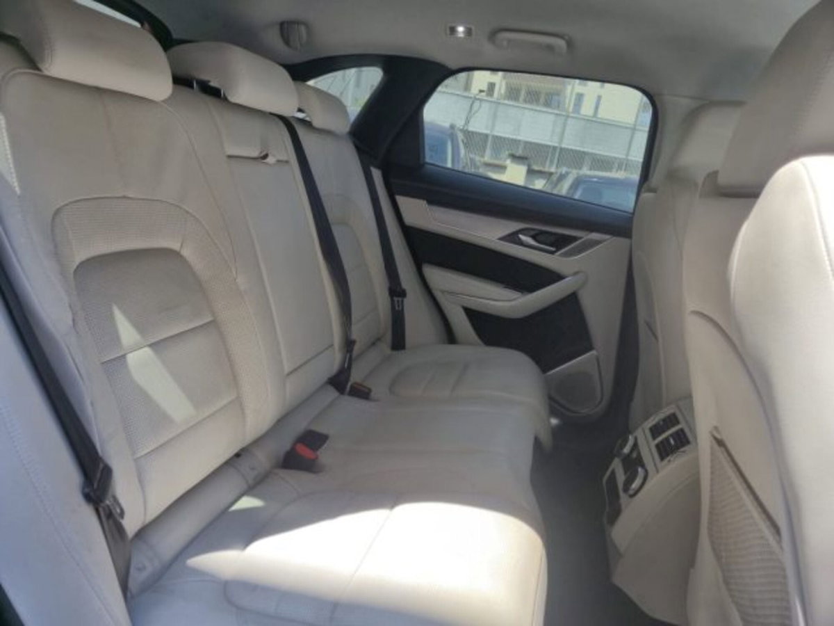 Jaguar F-Pace 2.0 D 204 CV AWD aut. R-Dynamic SE Greenstone (13)