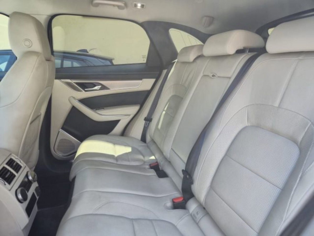 Jaguar F-Pace 2.0 D 204 CV AWD aut. R-Dynamic SE Greenstone (14)