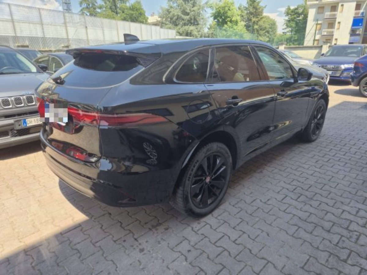Jaguar F-Pace 2.0 D 204 CV AWD aut. R-Dynamic SE Greenstone (4)