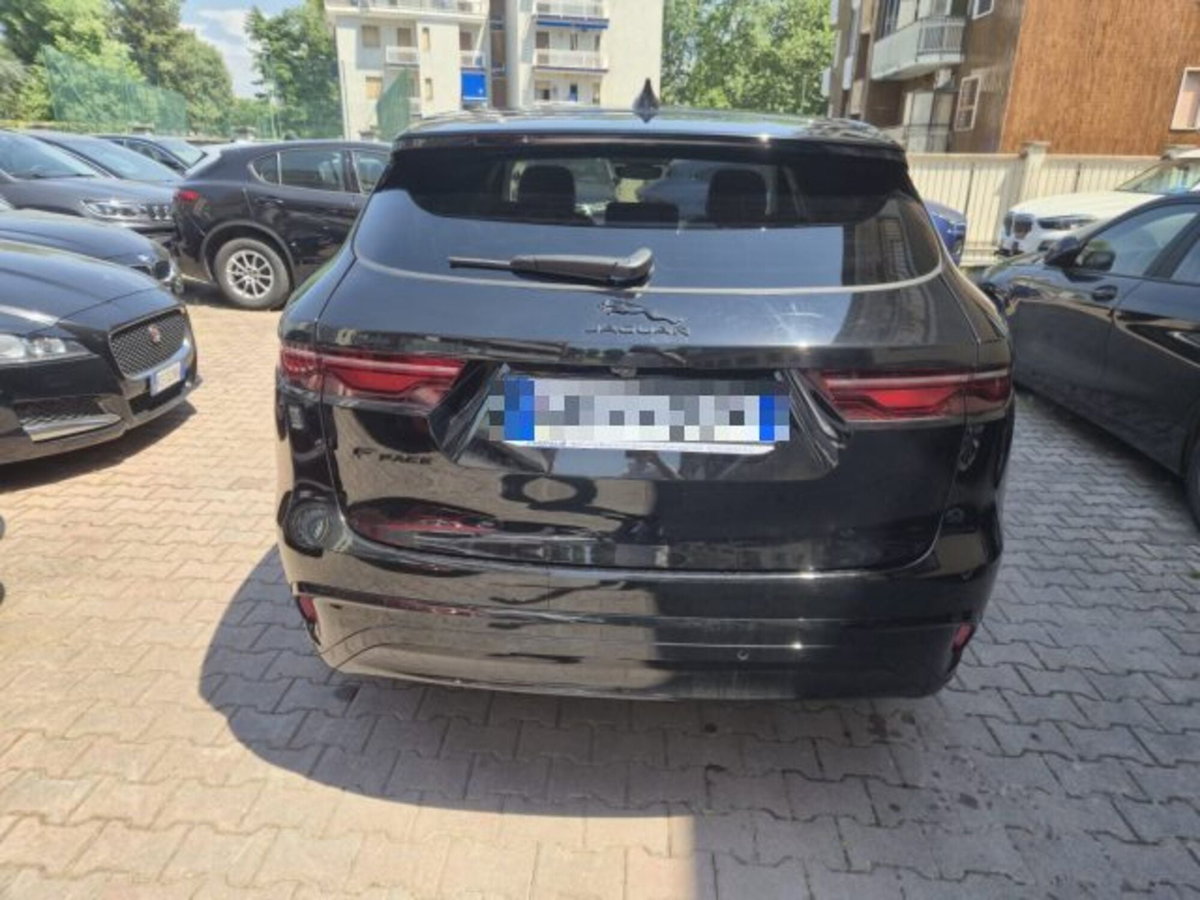 Jaguar F-Pace 2.0 D 204 CV AWD aut. R-Dynamic SE Greenstone (5)