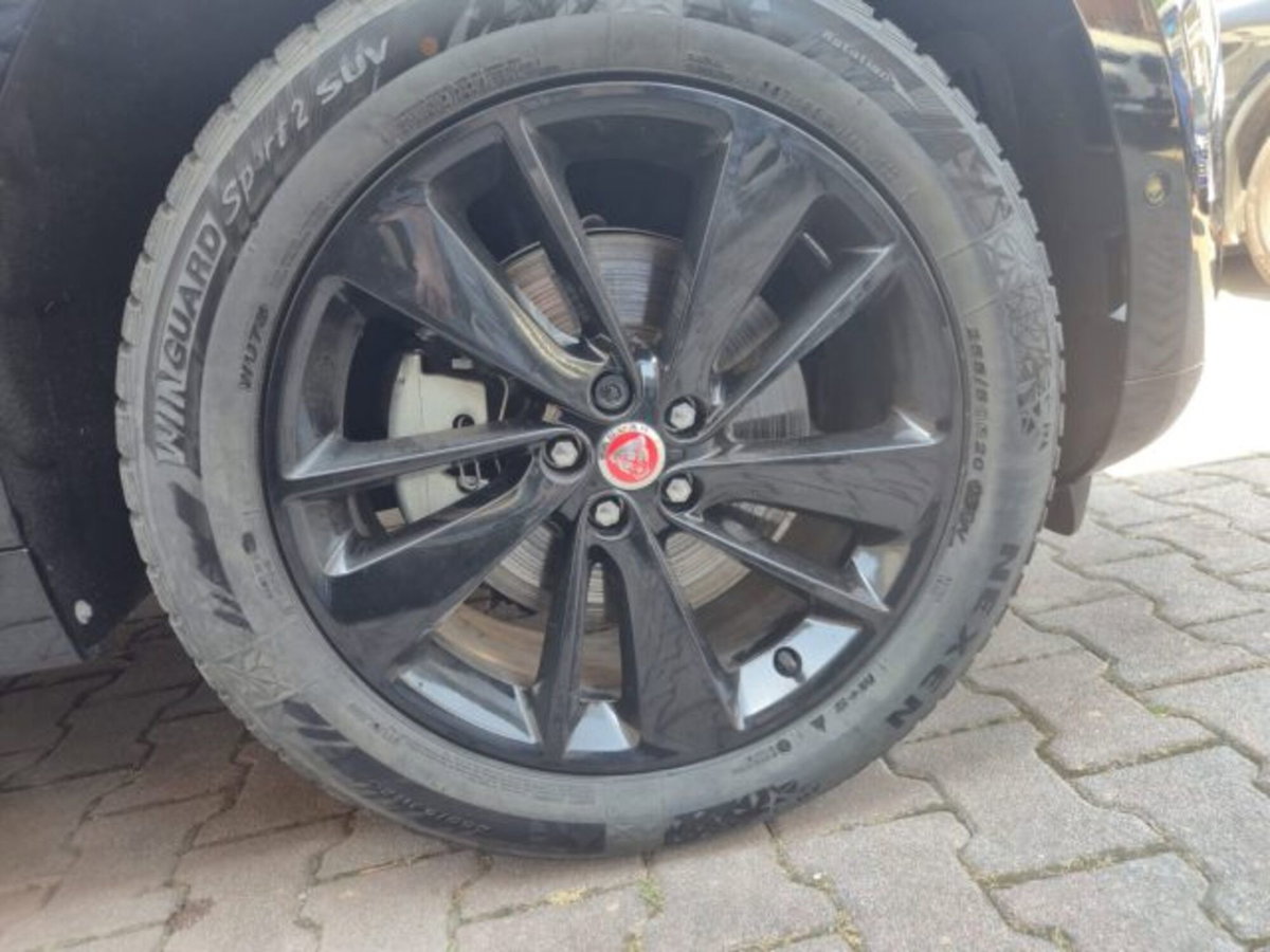 Jaguar F-Pace 2.0 D 204 CV AWD aut. R-Dynamic SE Greenstone (7)