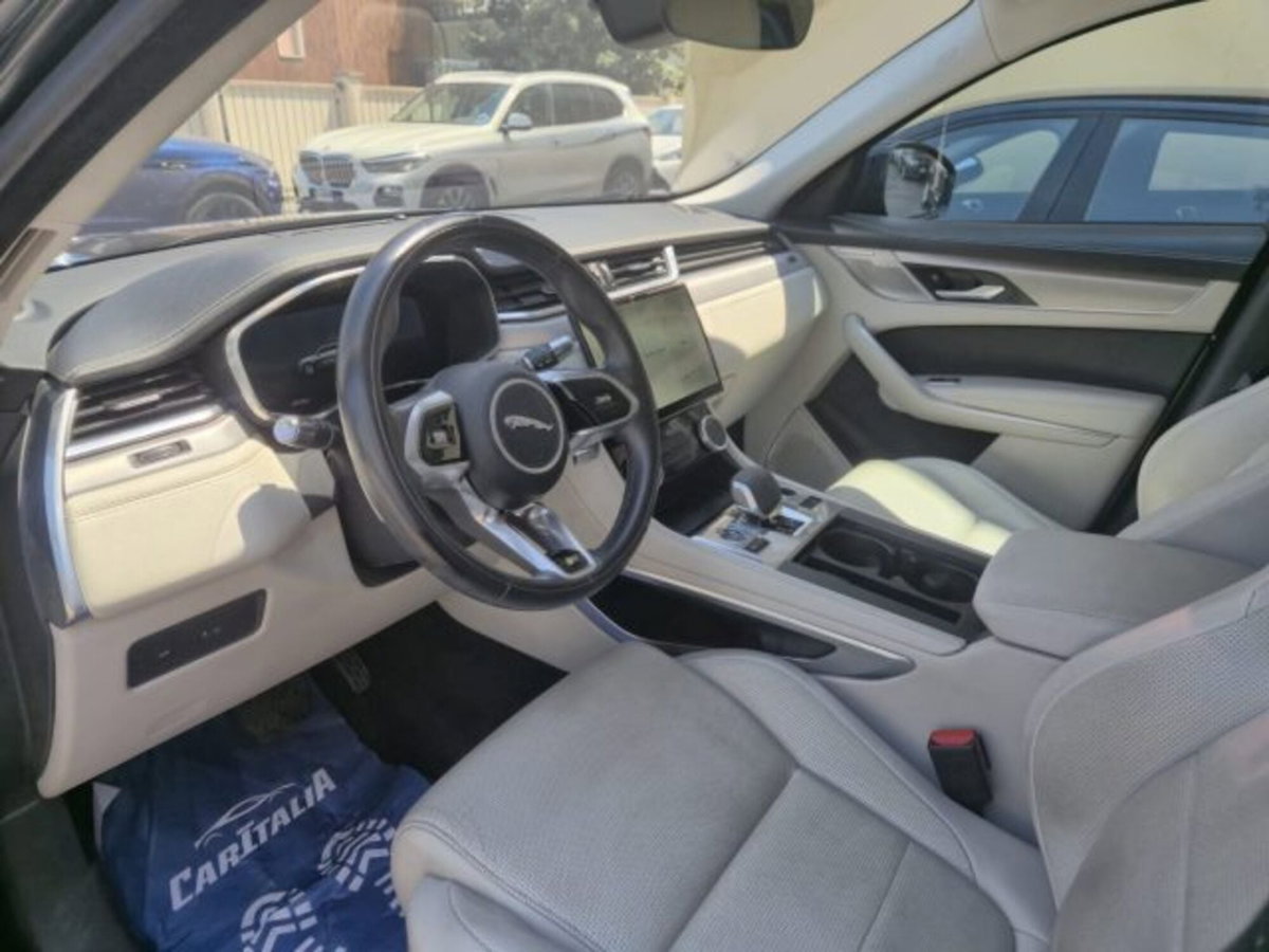 Jaguar F-Pace 2.0 D 204 CV AWD aut. R-Dynamic SE Greenstone (8)