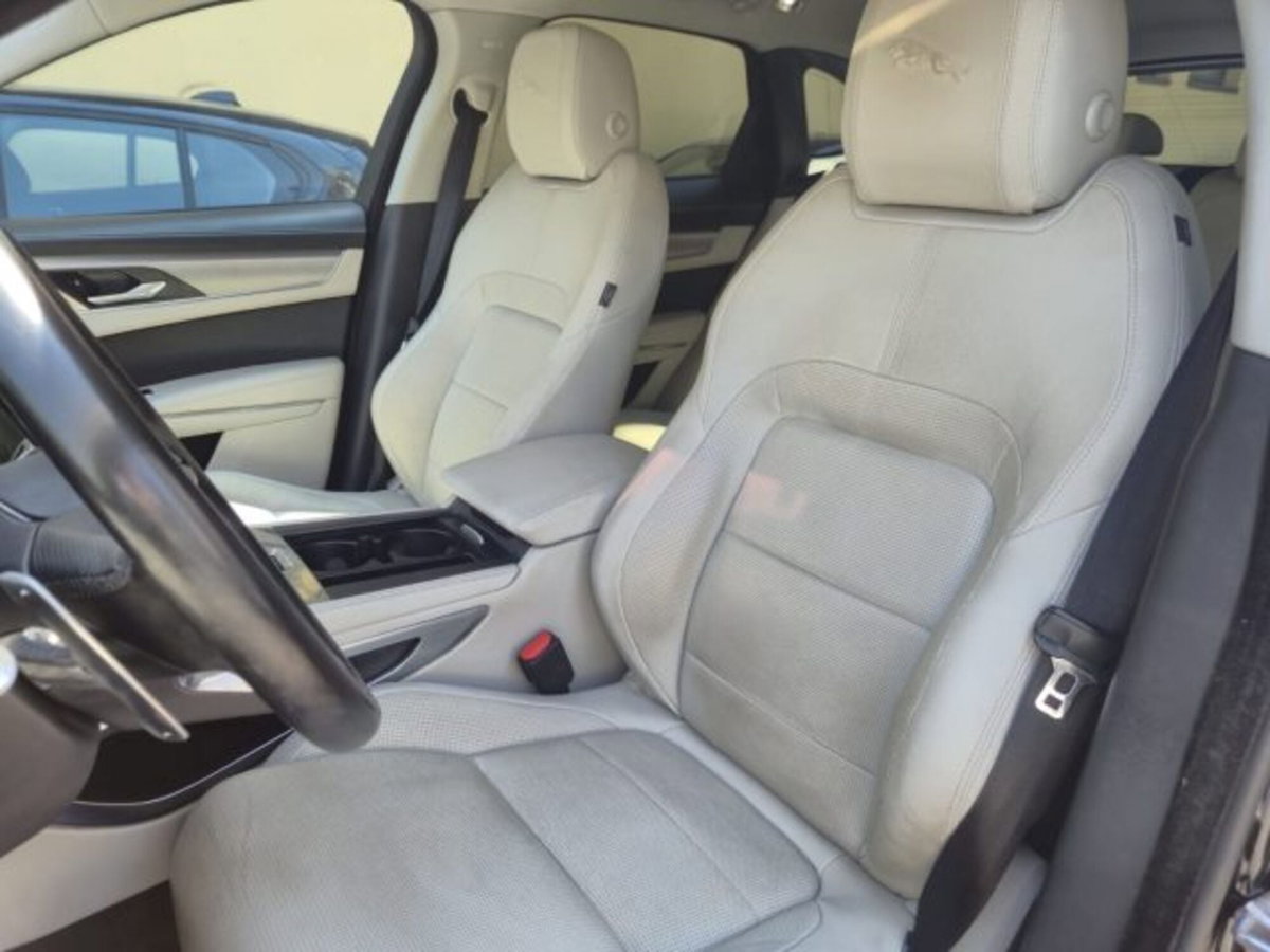Jaguar F-Pace 2.0 D 204 CV AWD aut. R-Dynamic SE Greenstone (9)