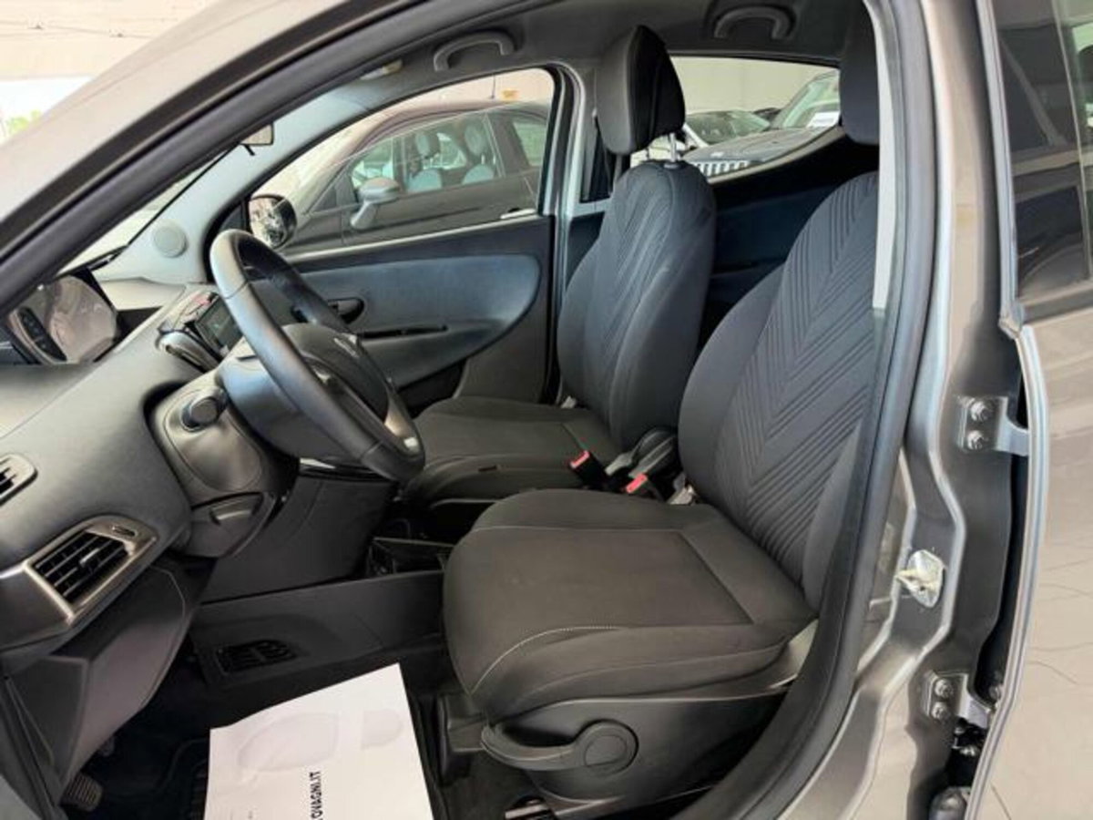 Lancia Ypsilon 1.0 FireFly 5 porte S&S Hybrid Gold Plus (6)