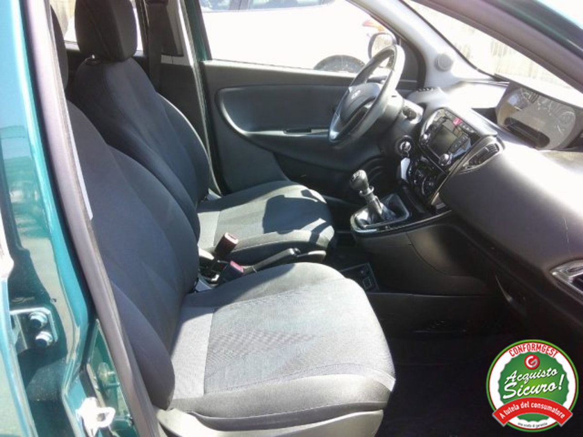 Lancia Ypsilon 1.2 69 CV 5 porte GPL Ecochic Gold (13)