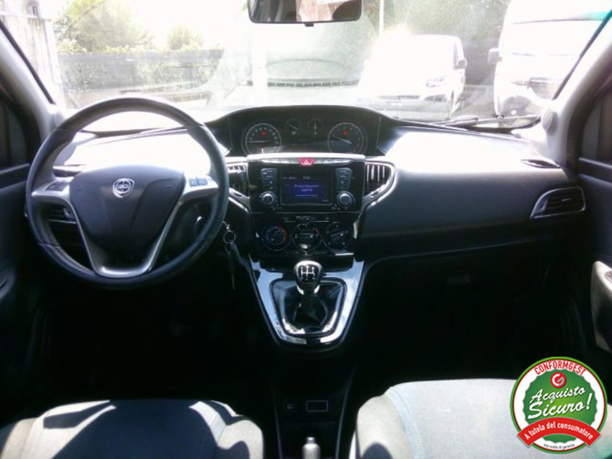 Lancia Ypsilon 1.2 69 CV 5 porte GPL Ecochic Gold (15)