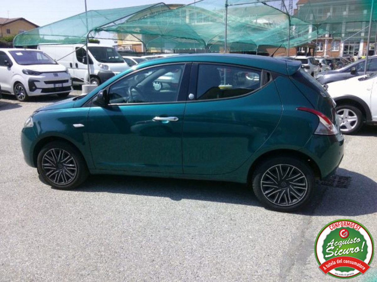 Lancia Ypsilon 1.2 69 CV 5 porte GPL Ecochic Gold (2)