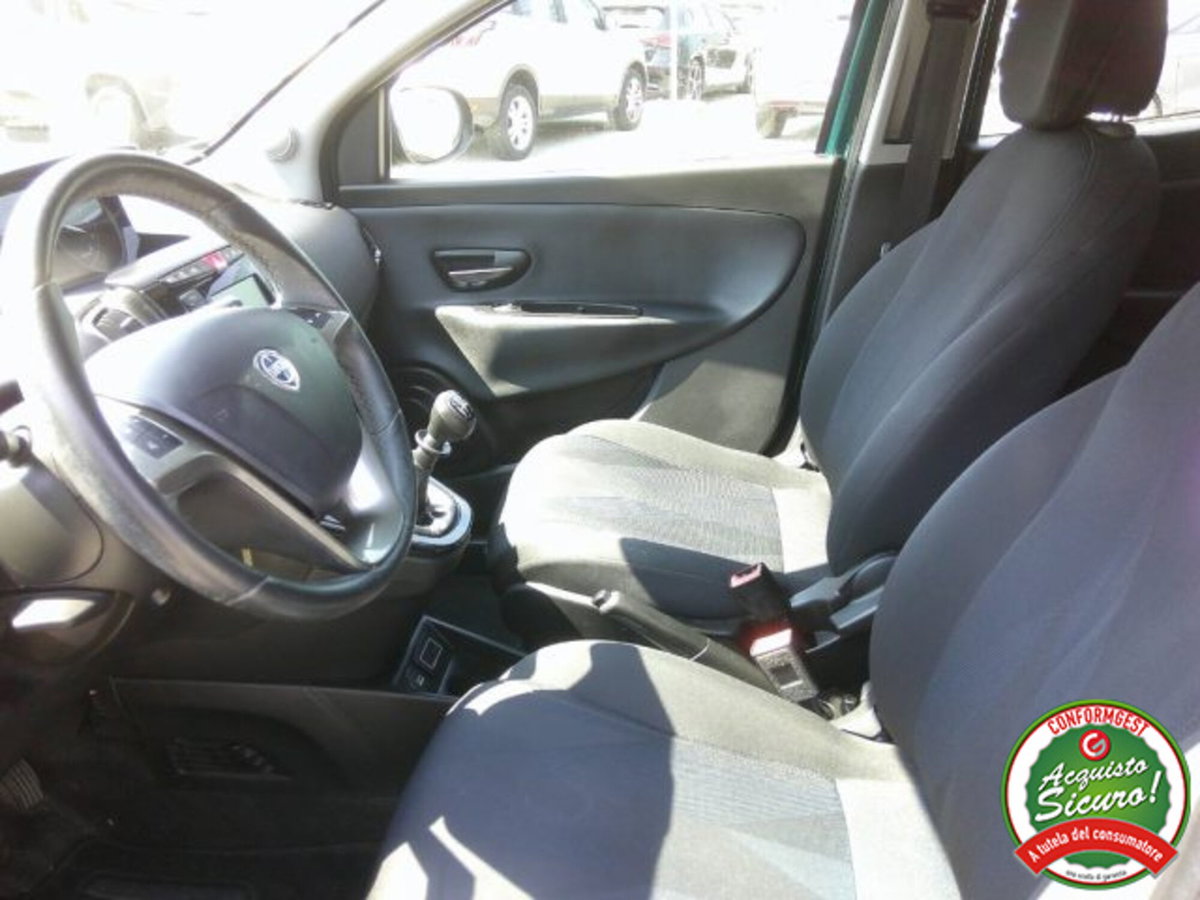 Lancia Ypsilon 1.2 69 CV 5 porte GPL Ecochic Gold (9)