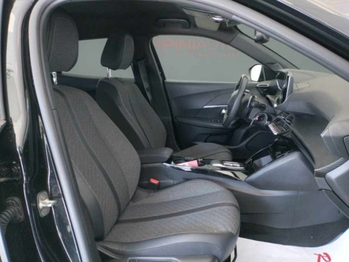 Peugeot 2008 BlueHDi 130 S&S EAT8 Allure Pack (17)