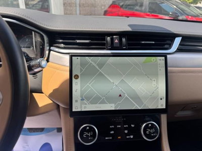 Jaguar F-Pace 2.0 D 204 CV AWD aut. R-Dynamic SE Greenstone (15)