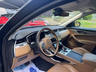 Jaguar F-Pace 2.0 D 204 CV AWD aut. R-Dynamic SE Greenstone (7)