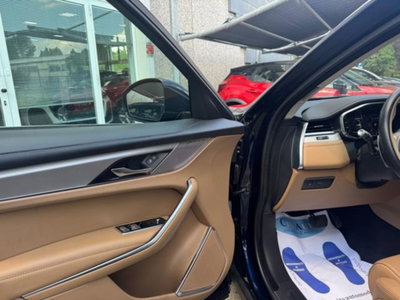 Jaguar F-Pace 2.0 D 204 CV AWD aut. R-Dynamic SE Greenstone (8)