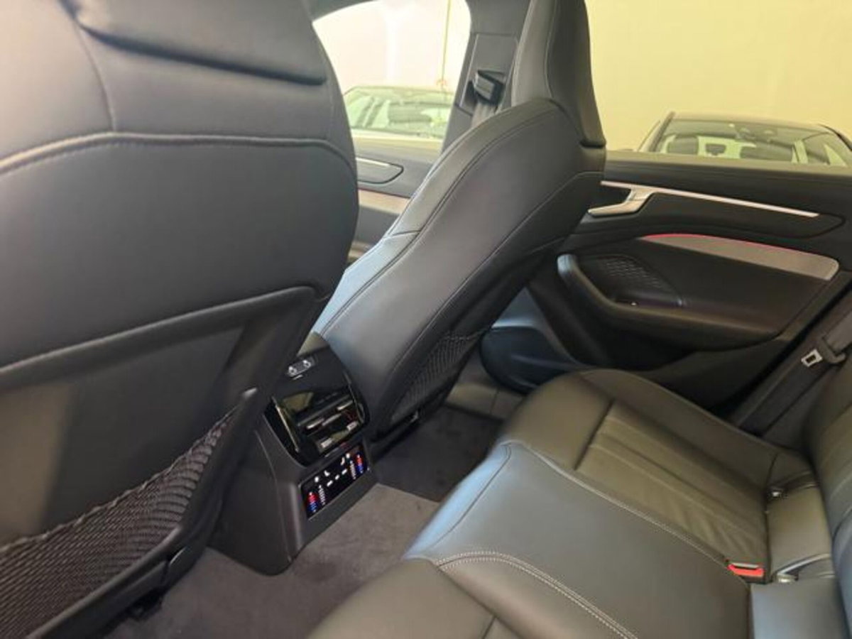Audi A6 Avant 40 2.0 TDI S tronic Business Plus (9)