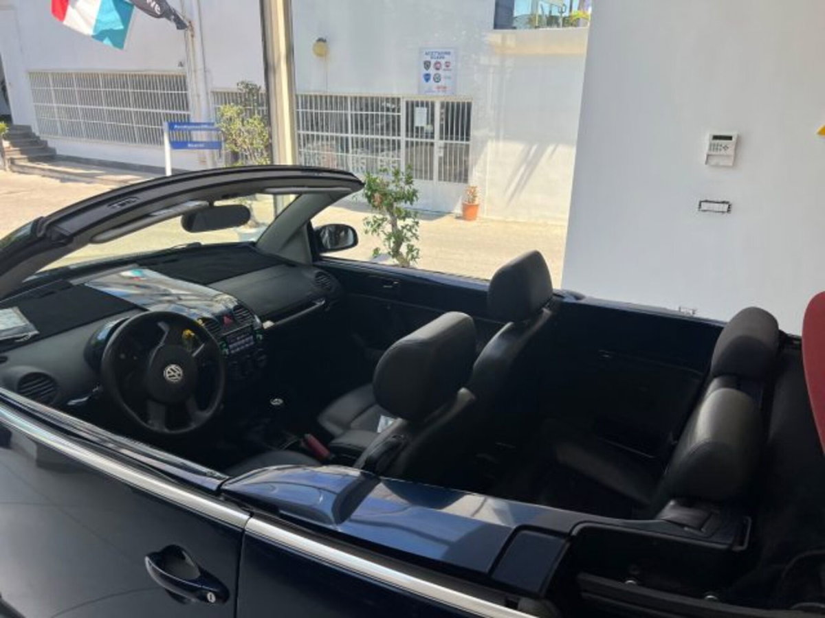 Volkswagen New Beetle Cabrio TDI 101CV (14)