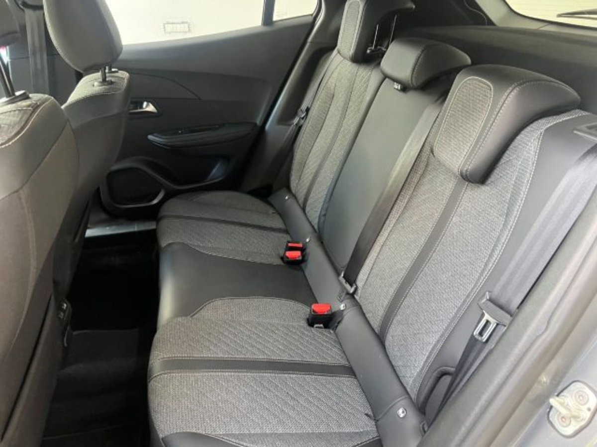 Peugeot 2008 PureTech 100 S&S Allure (18)