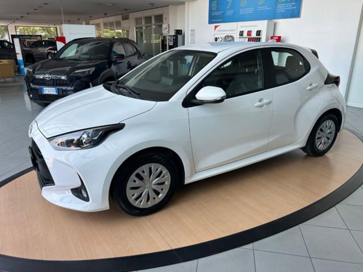 Toyota Yaris Cross 1.5 Hybrid 5p. E-CVT Active (2)