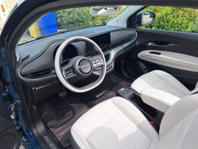 Fiat 500e 42 kWh La Prima (11)