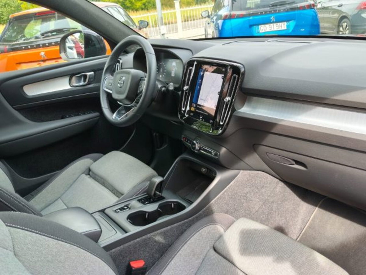 Volvo XC40 T2 automatico Core (10)