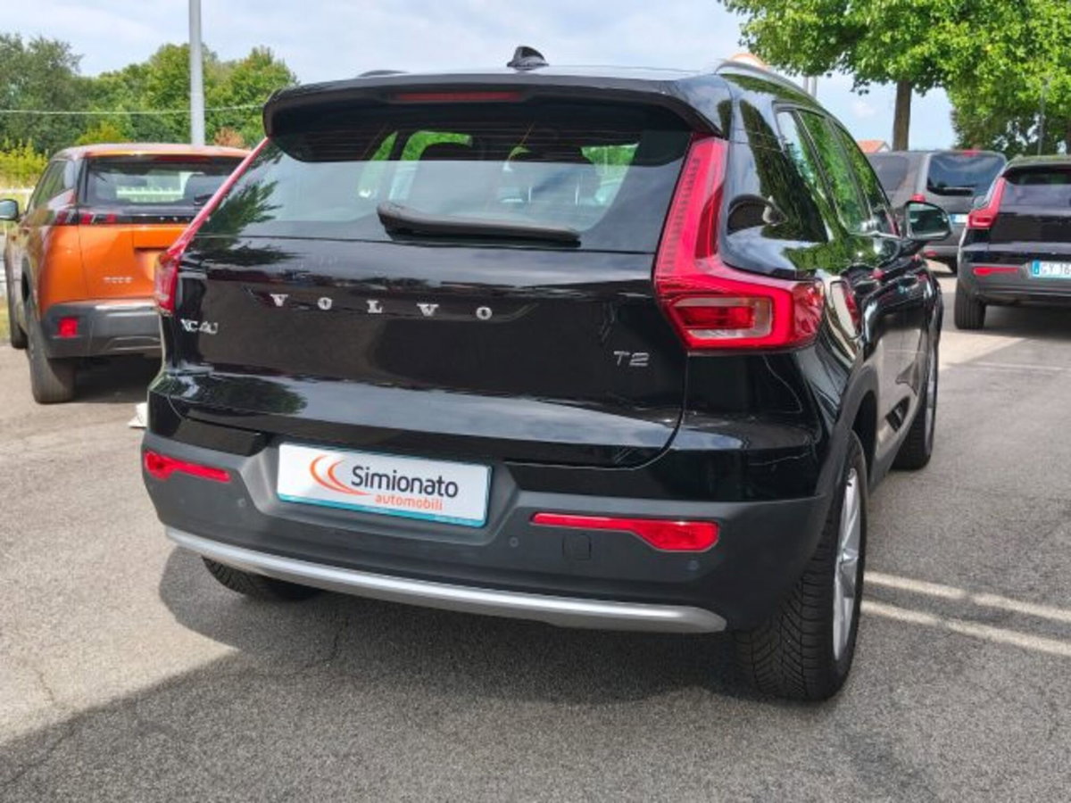 Volvo XC40 T2 automatico Core (4)