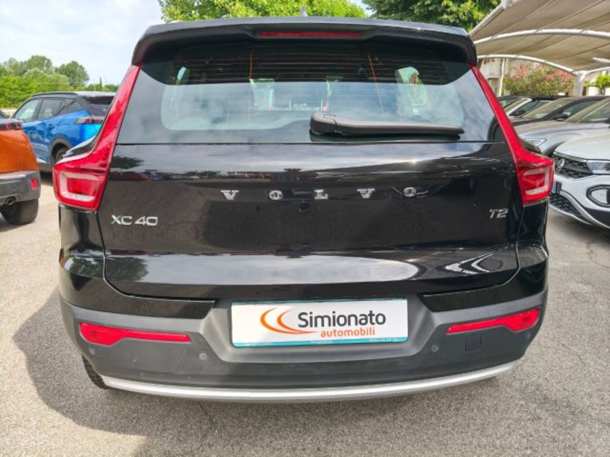 Volvo XC40 T2 automatico Core (5)