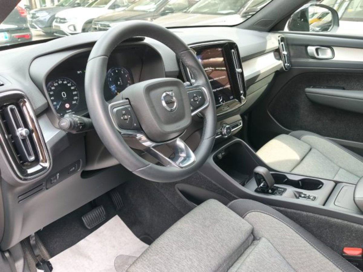 Volvo XC40 T2 automatico Core (7)