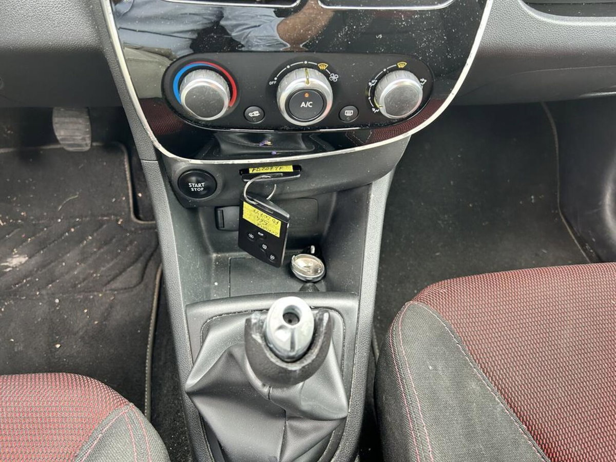 Renault Clio 1.2 75CV 5 porte Wave (10)