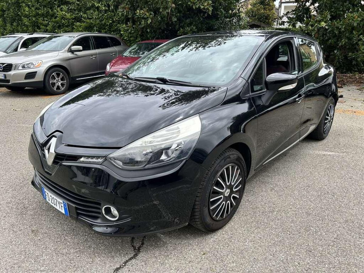 Renault Clio 1.2 75CV 5 porte Wave (2)