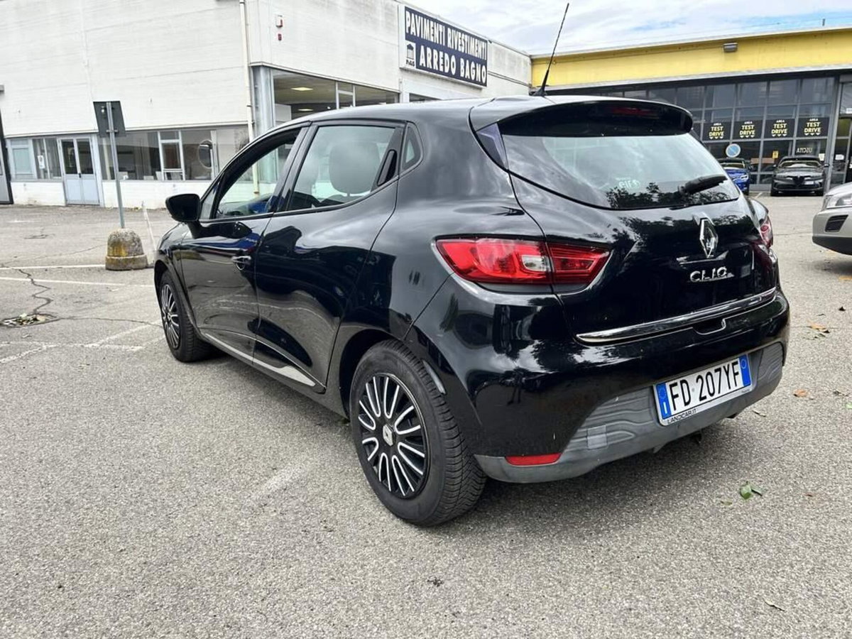 Renault Clio 1.2 75CV 5 porte Wave (3)