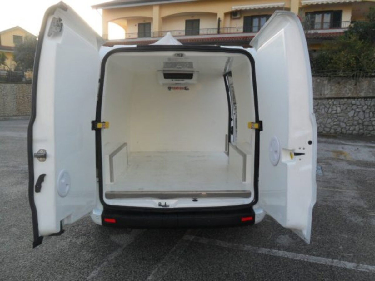 Ford Tourneo Custom 320 2.0 EcoBlue 130CV PC c/sollev. Titanium (11)