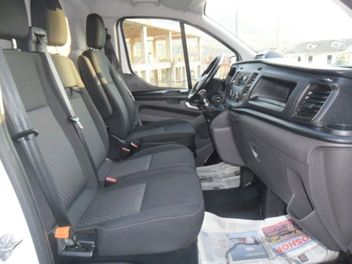 Ford Tourneo Custom 320 2.0 EcoBlue 130CV PC c/sollev. Titanium (15)
