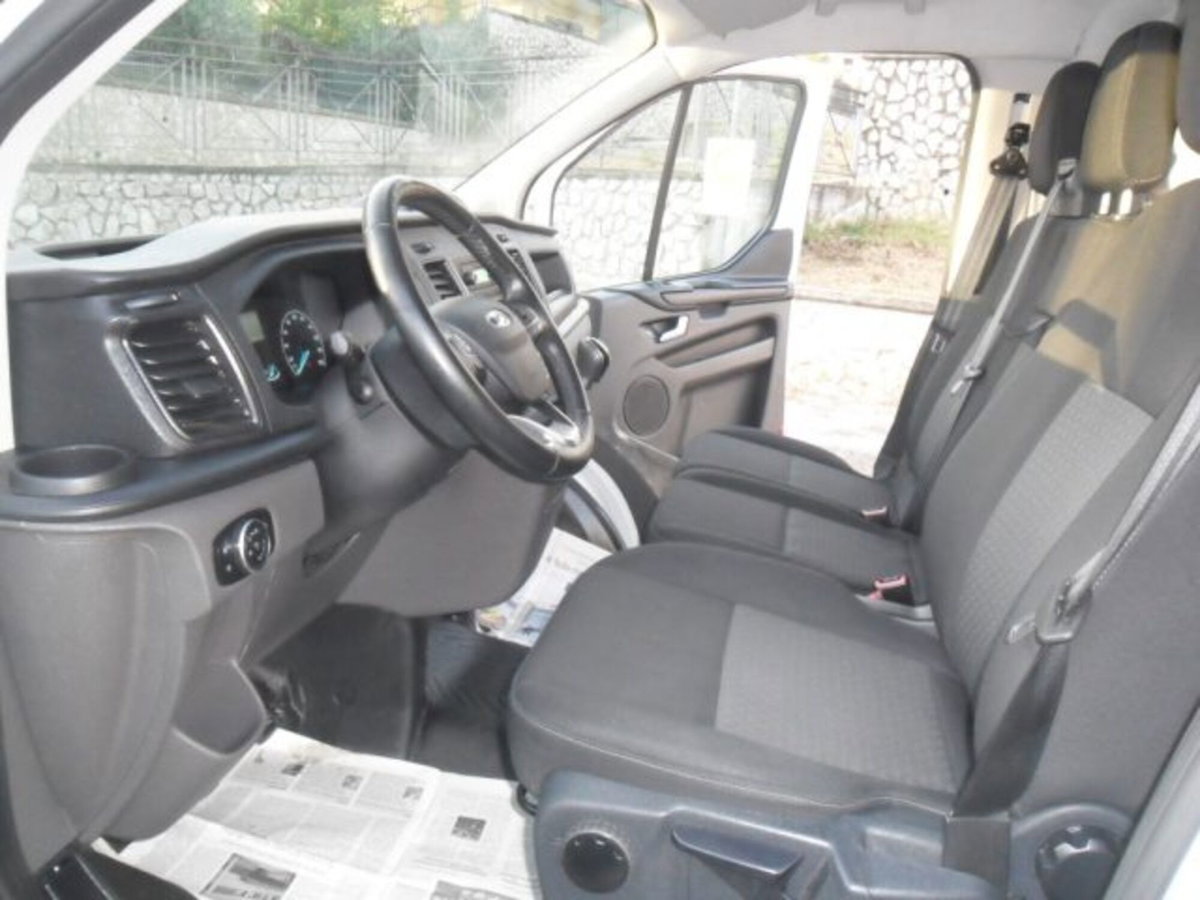 Ford Tourneo Custom 320 2.0 EcoBlue 130CV PC c/sollev. Titanium (17)