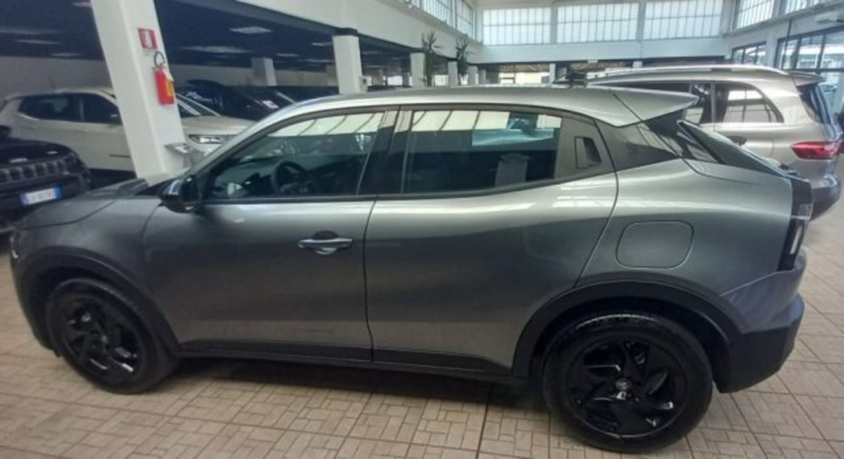 Alfa Romeo Junior 1.2 ibrida 145cv edct6 (2)