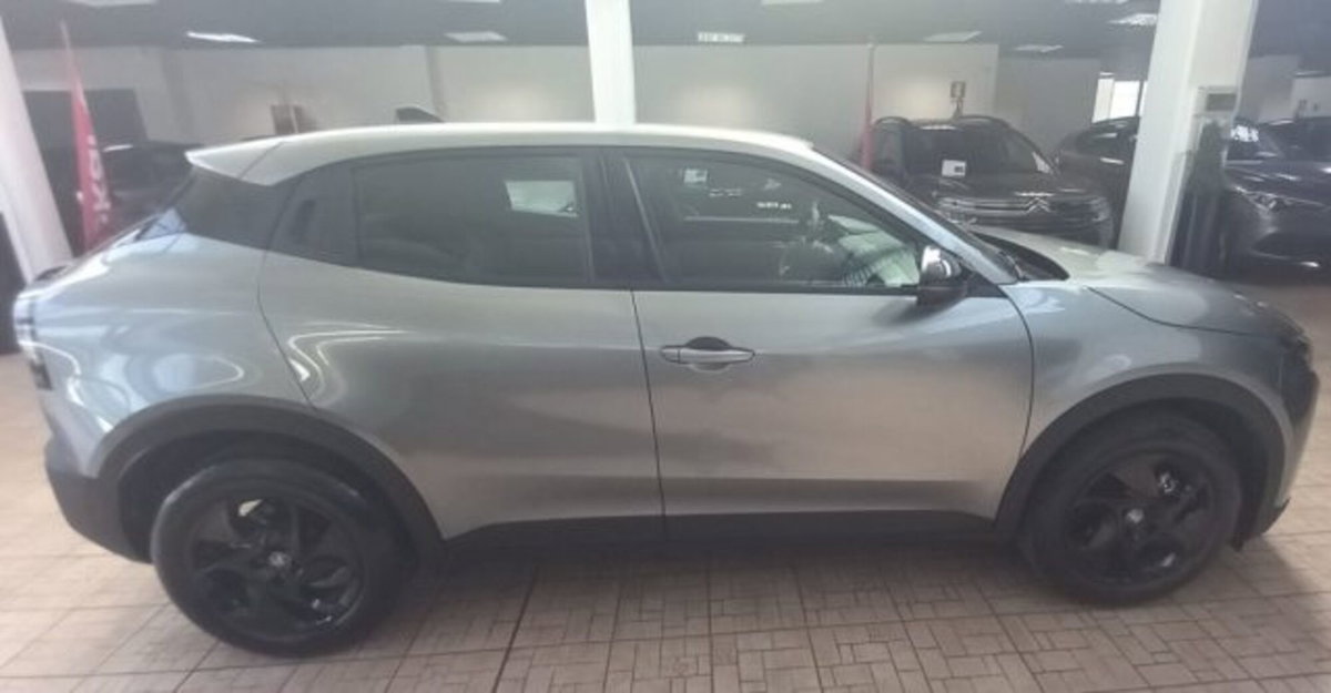 Alfa Romeo Junior 1.2 ibrida 145cv edct6 (4)