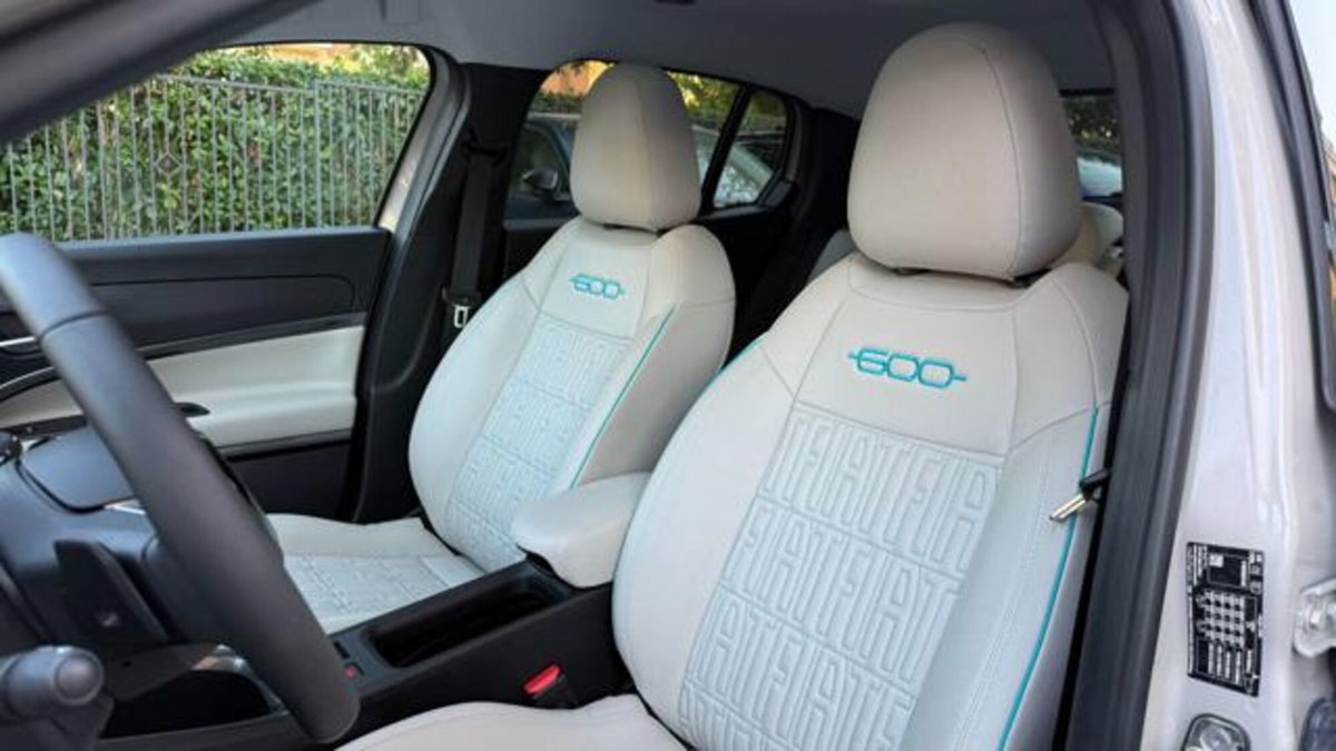 Fiat 600 1.2 hybrid La Prima 110cv auto (19)