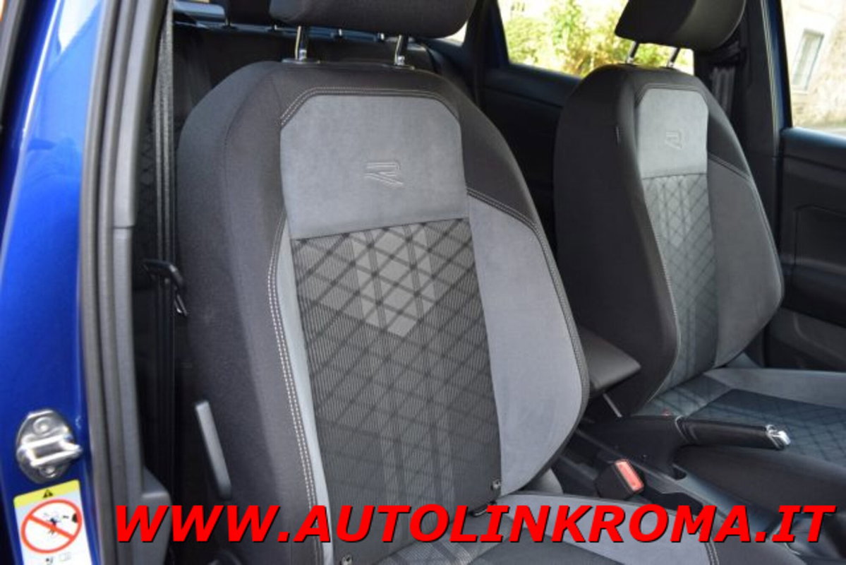 Volkswagen Taigo 1.0 TSI 110 CV DSG R-Line (12)