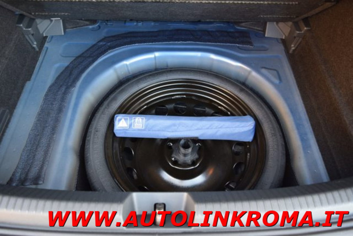 Volkswagen Taigo 1.0 TSI 110 CV DSG R-Line (16)