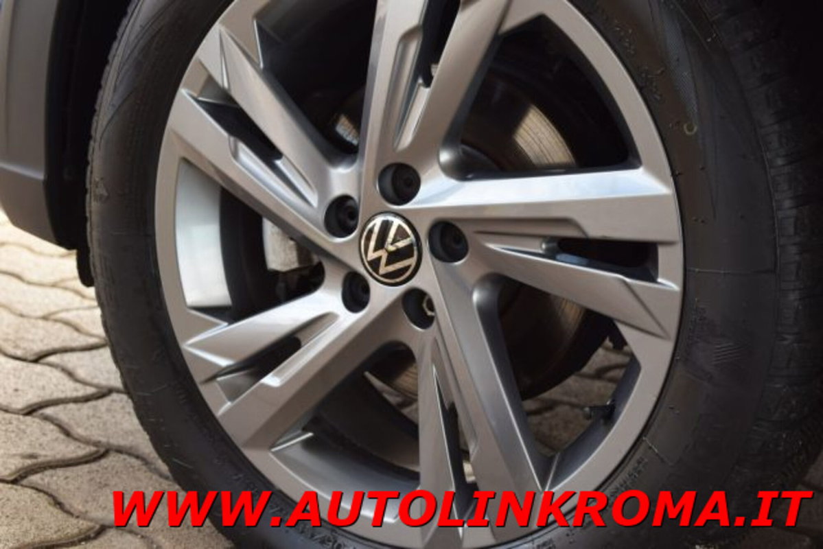 Volkswagen Taigo 1.0 TSI 110 CV DSG R-Line (17)