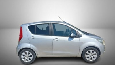 Opel Agila 1.0 12V 65CV (8)